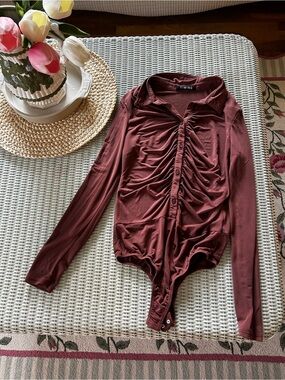 Timing Ruched Button-Front Long-Sleeve Bodysuit in Burgundy